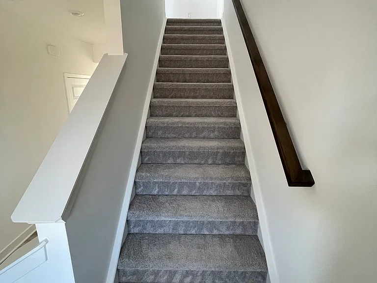 532 Lincoln Cir W — Photo 24