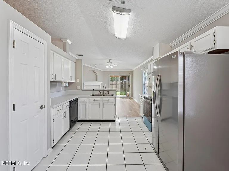 1219 Stern Way — Photo 11