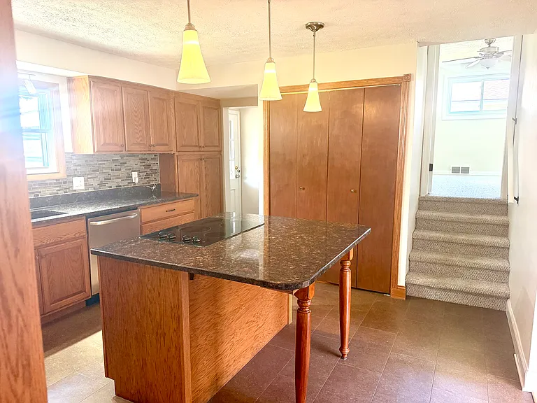 294 Fremont Ave — Photo 3