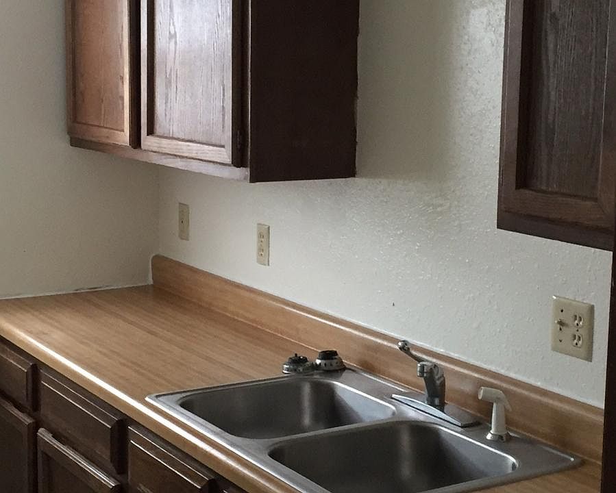2nd image of 713 W 11th St APT F