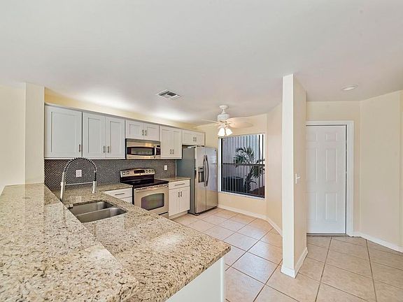 2nd image of 1132 W Lakes Dr