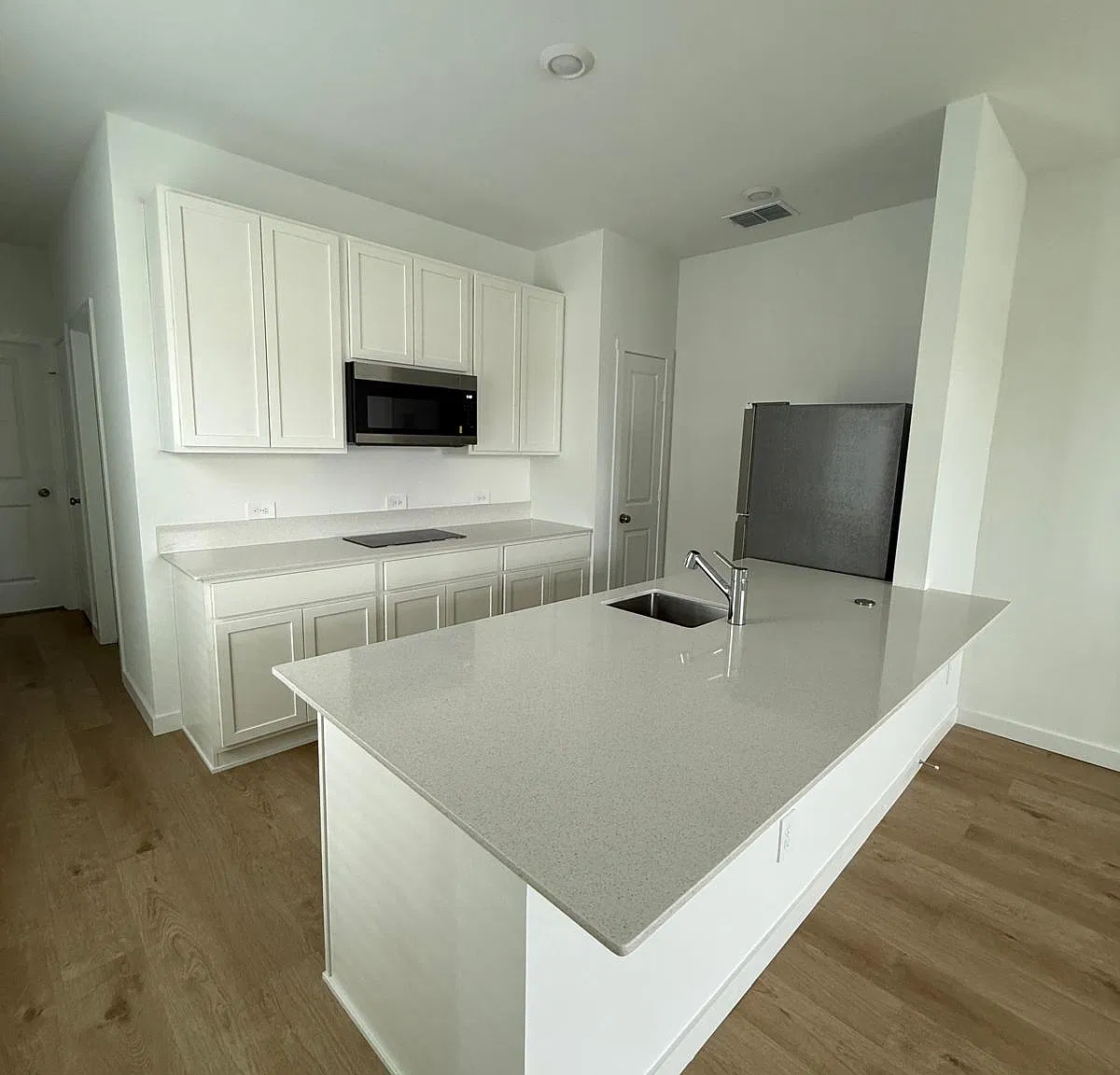 1 bed, 950 sqft, $1,400 — Photo 1