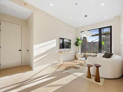 31-16 21st St #3I, Astoria, NY, 11106