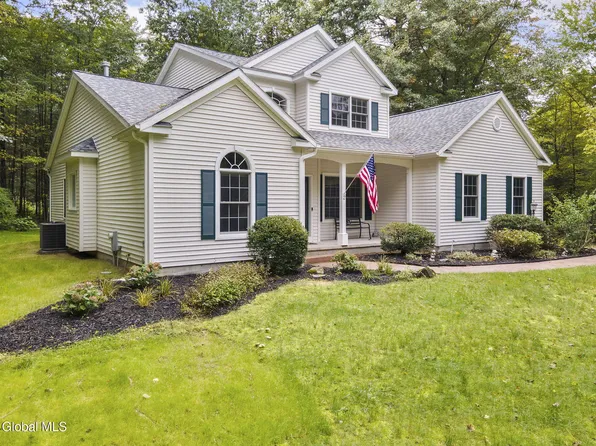 2 Huntington Court, Saratoga Springs, NY 12866