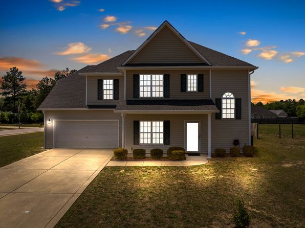121 Feathers Ln, Raeford, NC