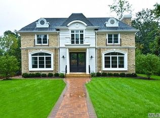 16 Amherst Rd, Great Neck, NY 11021