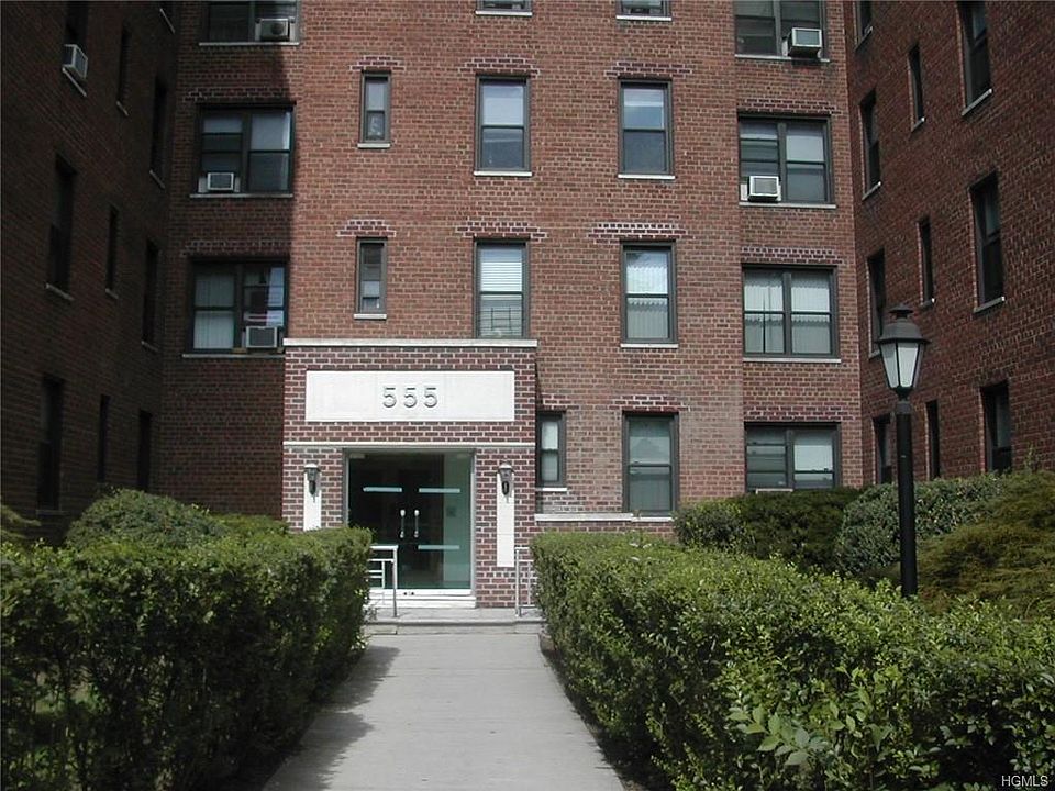 1st image of 555 McLean Ave APT 3F
