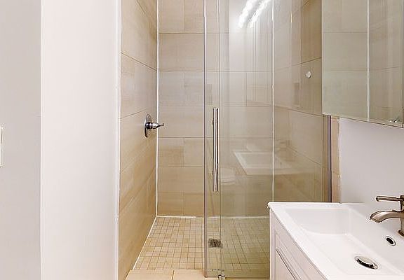 4th image of 165 Mulberry St APT 12