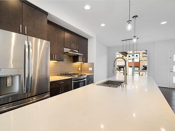 5th image of 6546 32nd Ave NE #B
