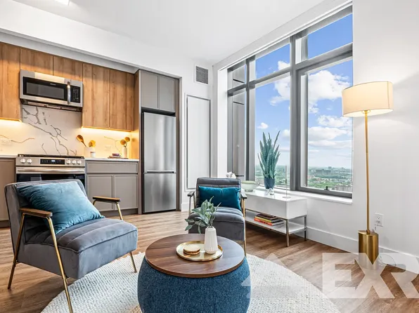 2230 Cropsey Avenue image 5 of 63