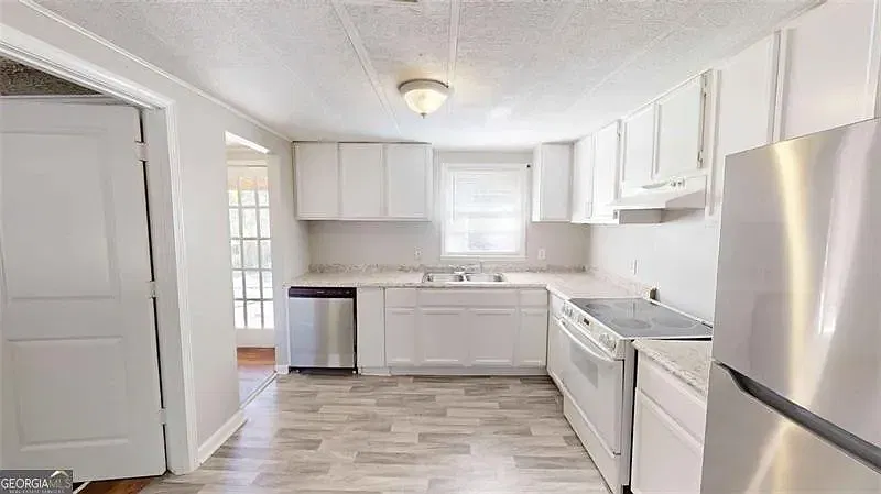 4 bed, 1656 sqft, $1,700 — Photo 2