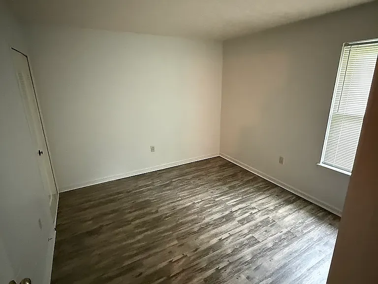 1305 Sunshine Ln — Photo 4