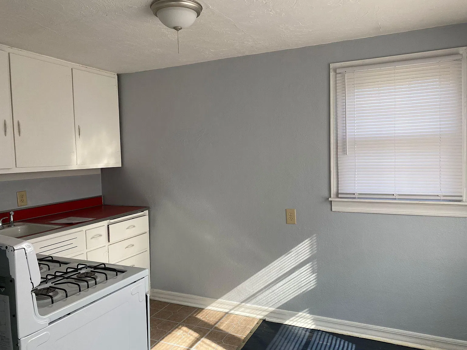 1 bed, 600 sqft, $700 — Photo 3