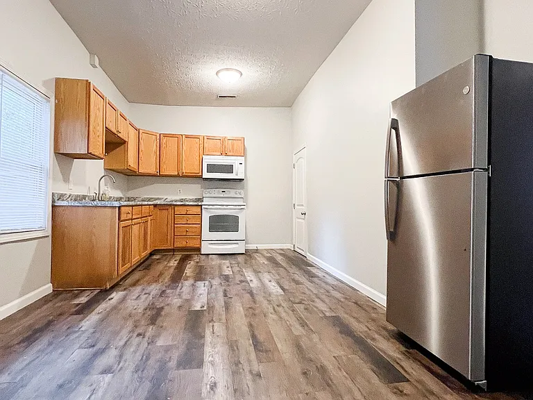 1618 E Main St — Photo 11