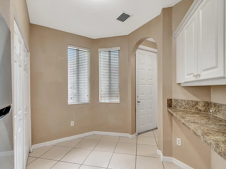 1912 Hibiscus Ln — Photo 10