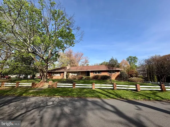 6018 Beech Tree Dr, Alexandria, VA 22310