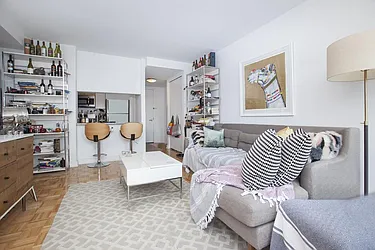 Rented by Space Marketing Shop