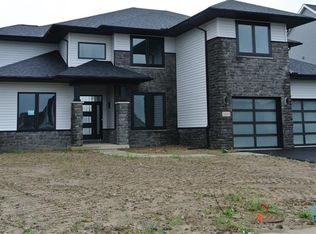 2681 Woods Edge Rd, Perrysburg, OH 43551