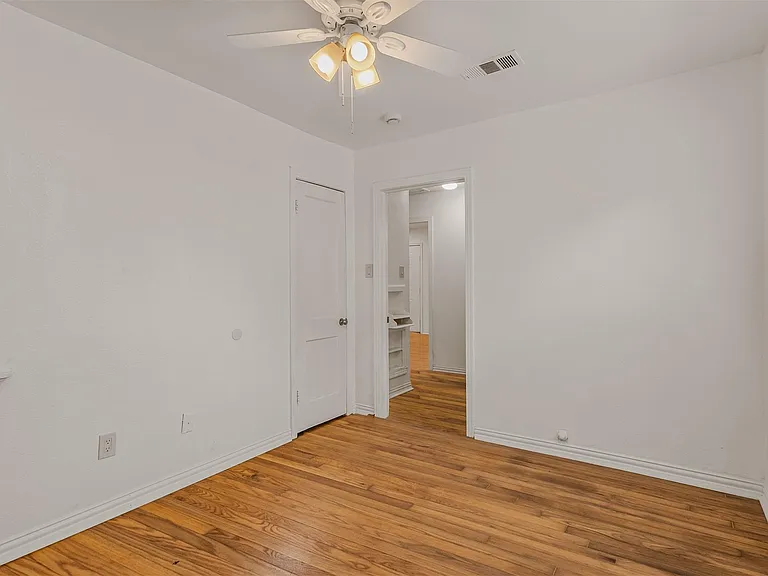 3004 Ballinger Dr — Photo 2