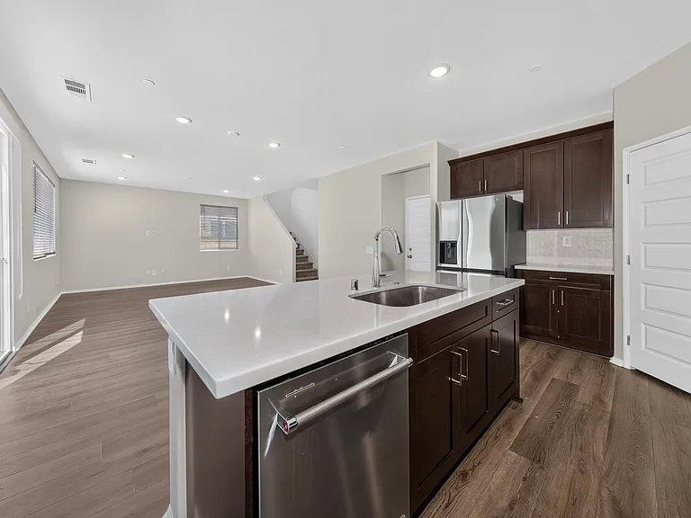 1037 Yuzu Way — Photo 8