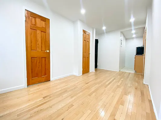 Rented by Bond New York | media 3