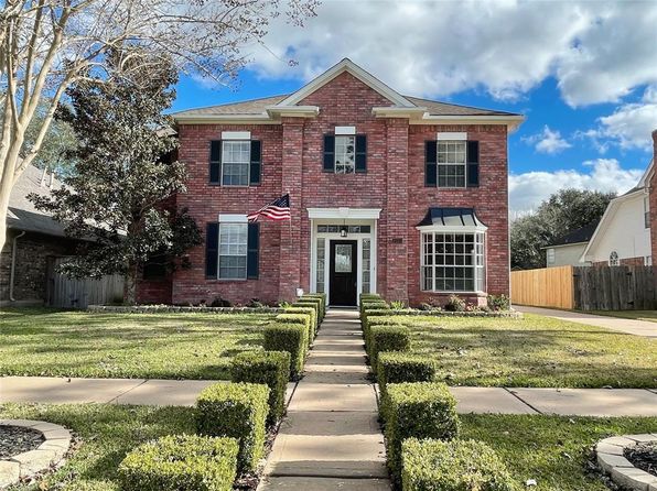 1210 Green Knoll Dr