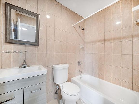 3rd image of 3653 SW 27th St
