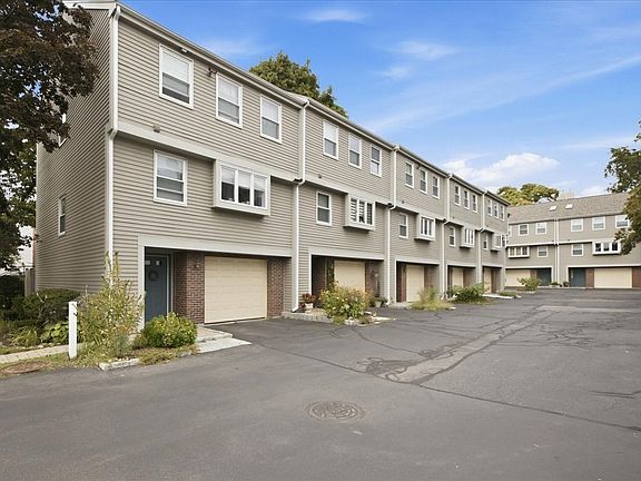 3rd image of 174 Adams St APT 2