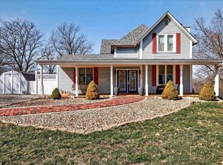 909 Washington Ave, Holton, KS 66436