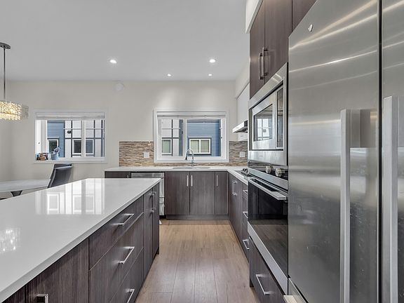 4th image of 9680 Alexandra Rd #59