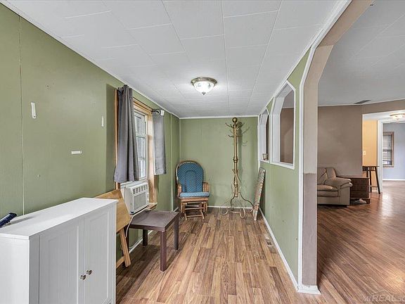 3rd image of 20833 Woodward St