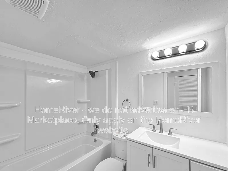 3 bed, 1.0 bath, 1047 sqft, $1,050 — Photo 2