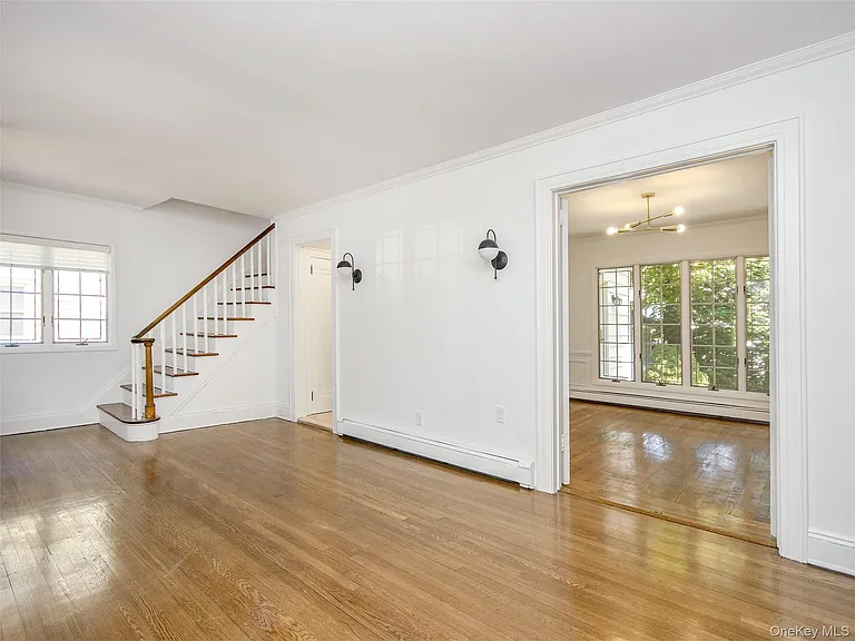 121 Hillcrest Ave — Photo 3