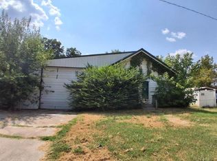 202 S Center Ave, Shawnee, OK 74801