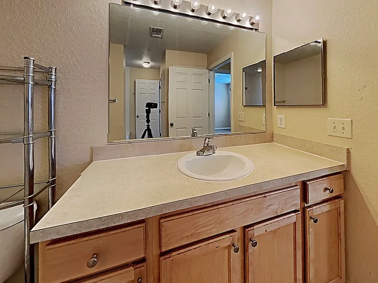 5800 Lake Pointe Village Cir #612 — Photo 14