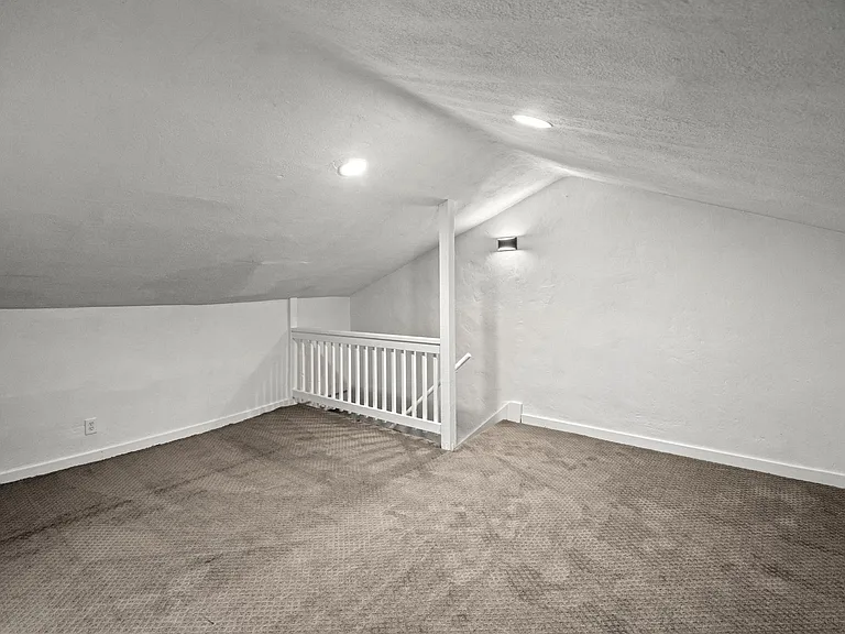 1019 York St — Photo 10