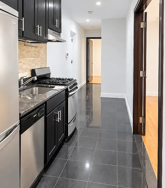 10 Manhattan Ave #2-D