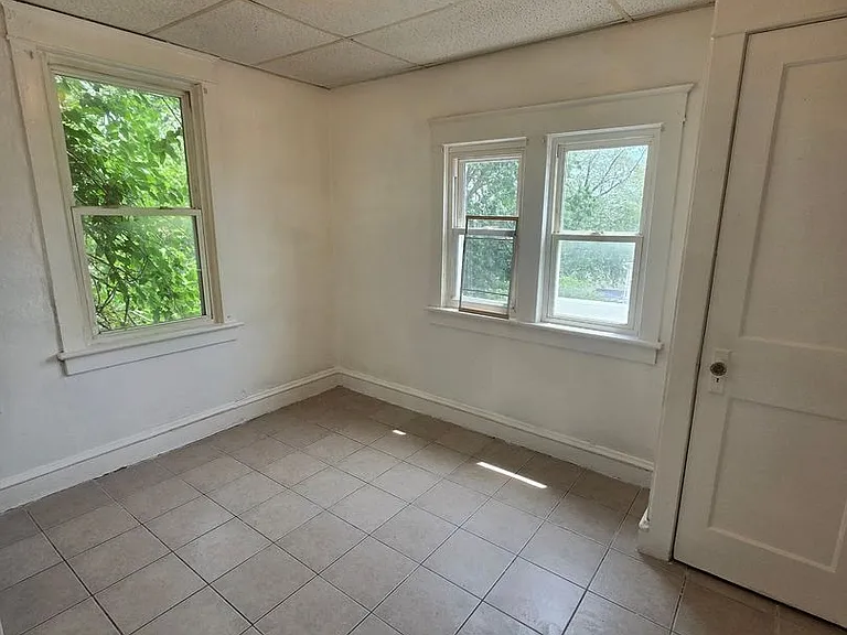 435 N 6th St — Photo 11