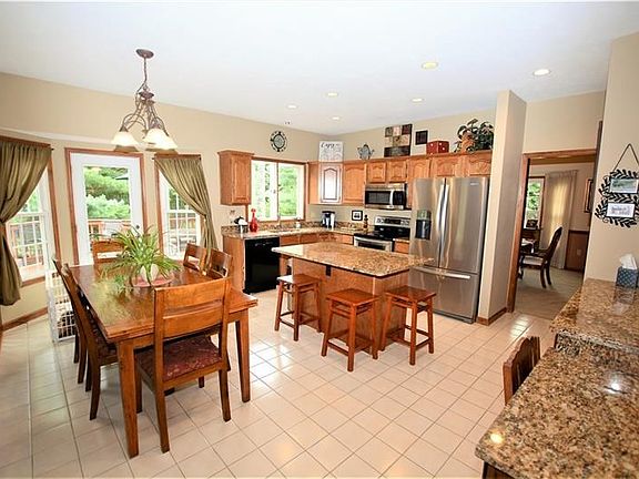 Beautiful and spacious Kitchen