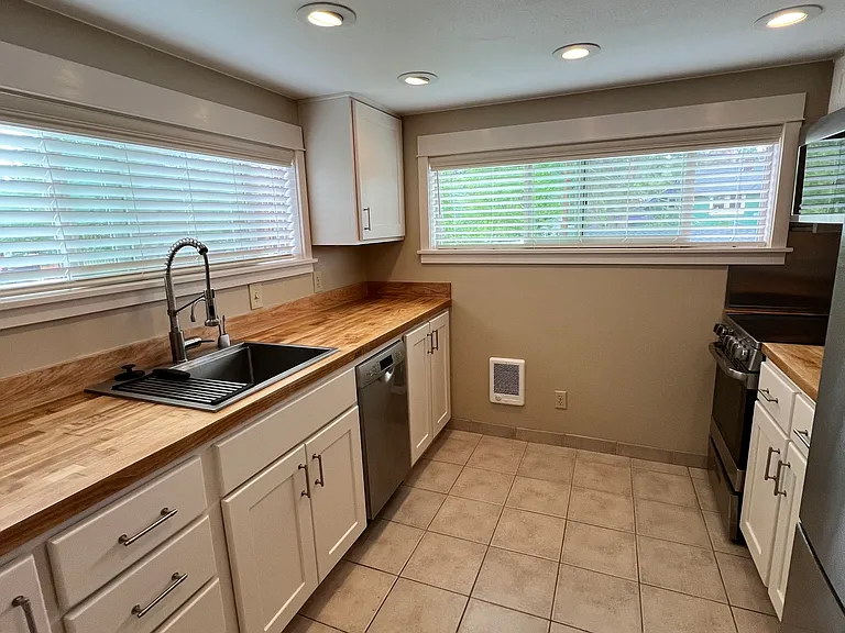 652 Newport Ave #2 — Photo 14