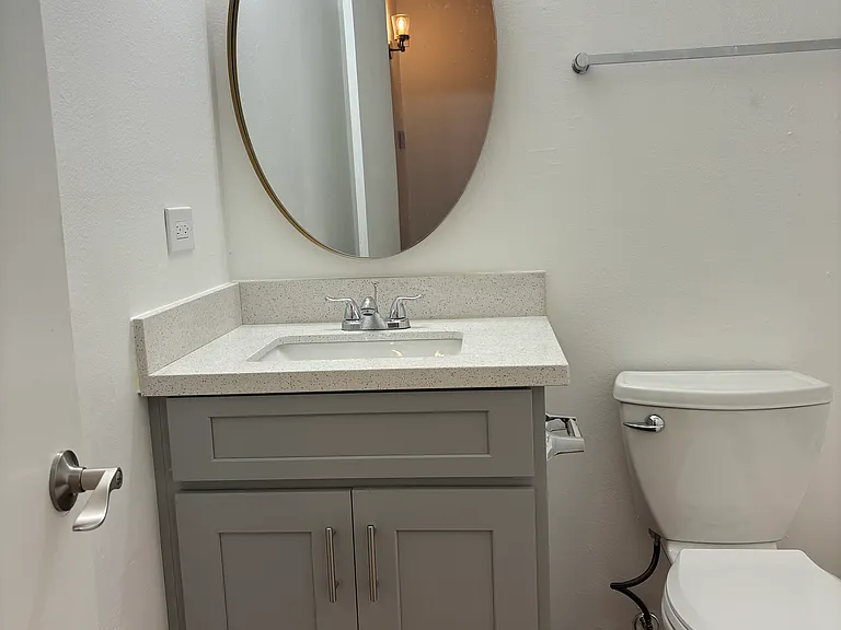 Crestwood Apartments — Photo 29