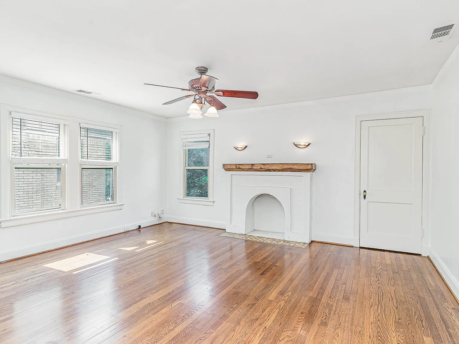 1 bed, 864 sqft, $1,950 — Photo 4