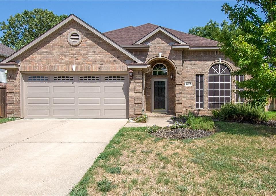 1st image of 2804 Wandering Oak Dr