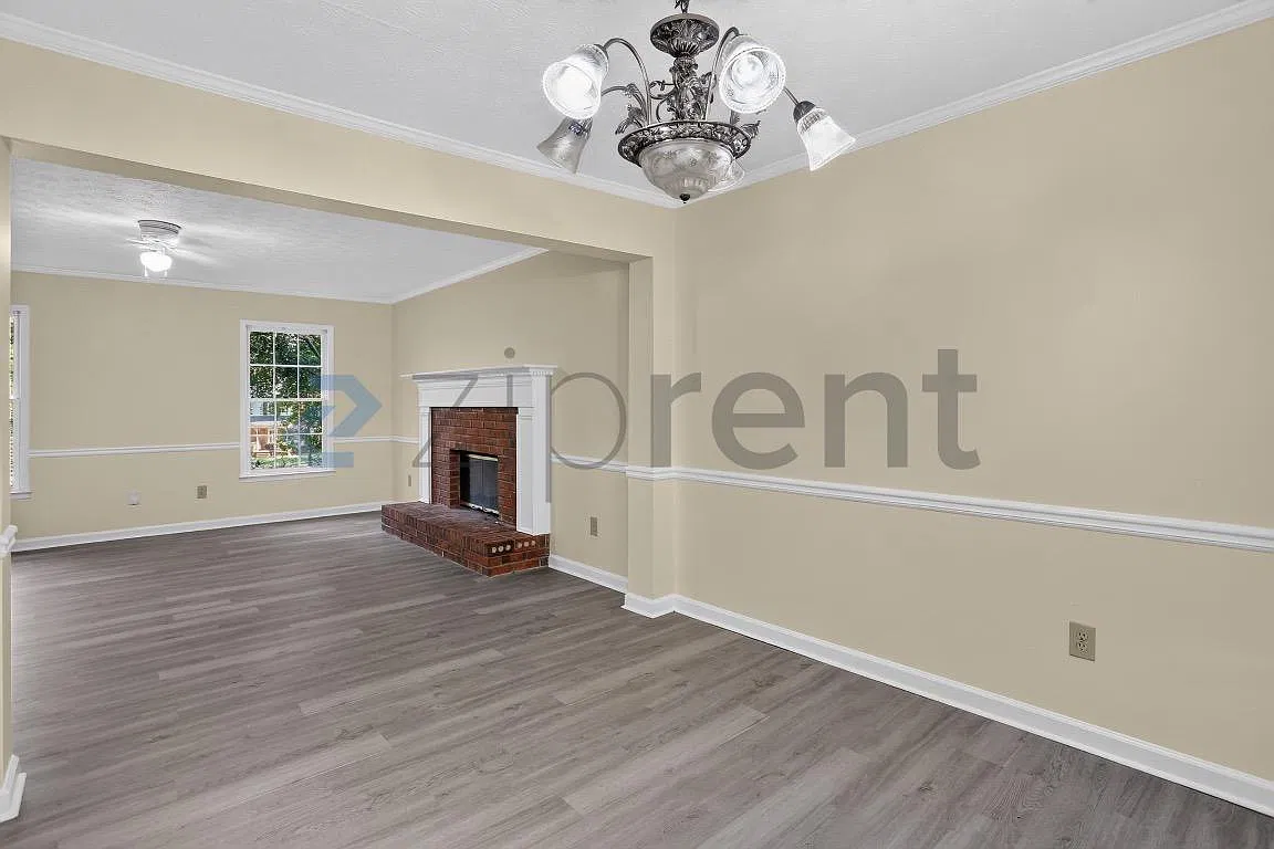 4 bed, 2.5 bath, 1800 sqft, $2,218 — Photo 4