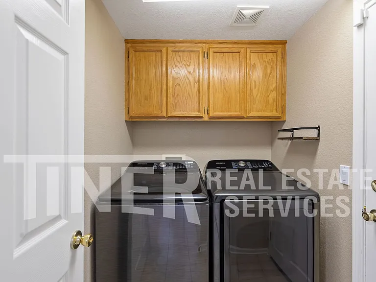 8276 Oakbark Ct — Photo 24