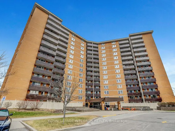 2000 Jasmine Cres #206, Ottawa, ON K1J 8K4