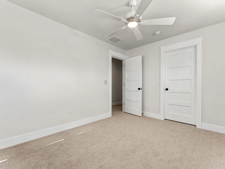 4835 N Mitchell St — Photo 39