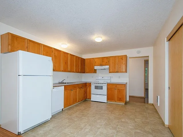 678 SE Hogan Rd #303 — Photo 1