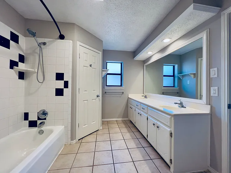 6904 Genoa Ave — Photo 11