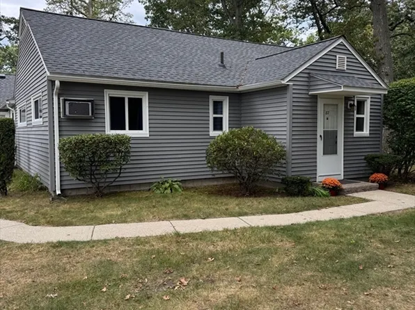 87 Partridge Ln #87, Chicopee, MA 01022